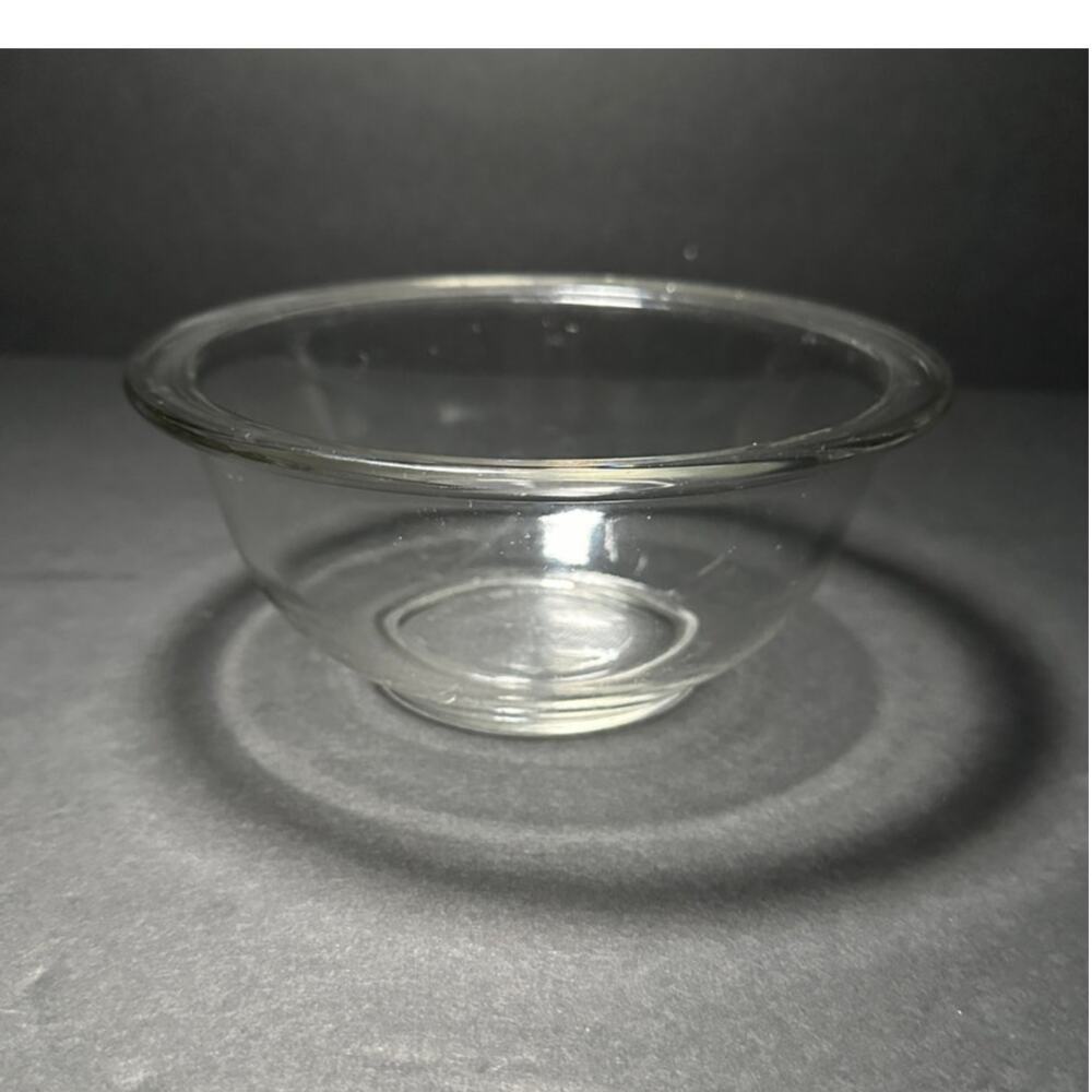 Vintage PYREX Clear Glass 1L Mixing Bowl #322 Flat Rim Textured Ring Bottom
USA